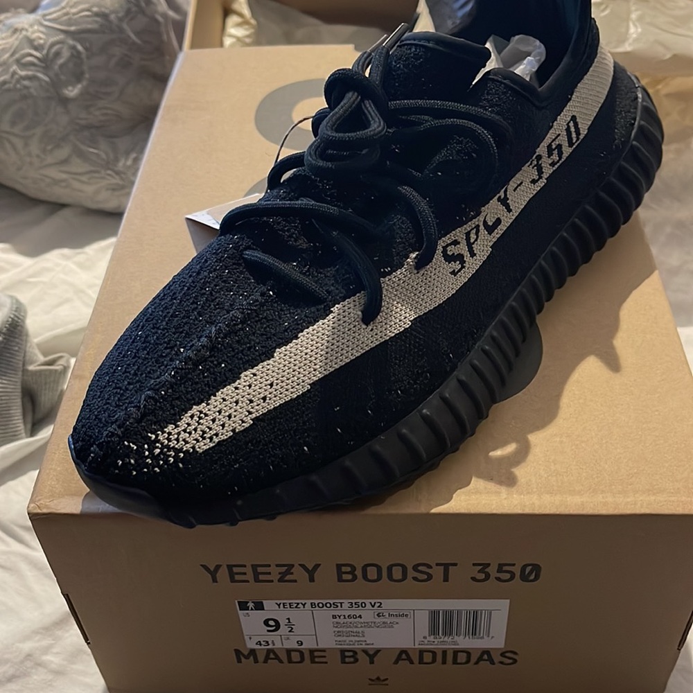 Yeezy Oreo - Picture 2 of 2